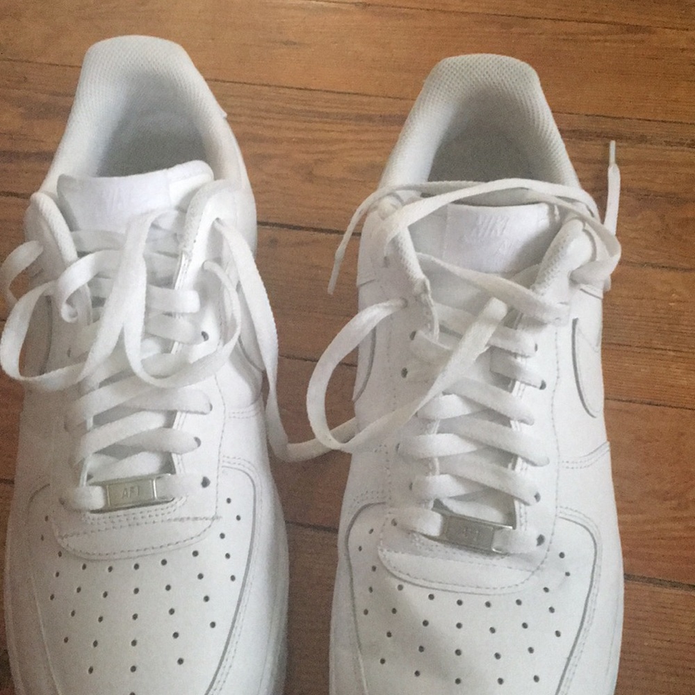 Nike Airforce 1’s - Picture 2 of 3